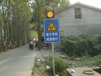 保定太阳能黄闪灯 太阳能警示灯 交通警示灯 交通设施图2
