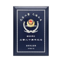 光荣从警 无悔今生 警察从警荣耀牌 高档木制奖牌制作厂家
